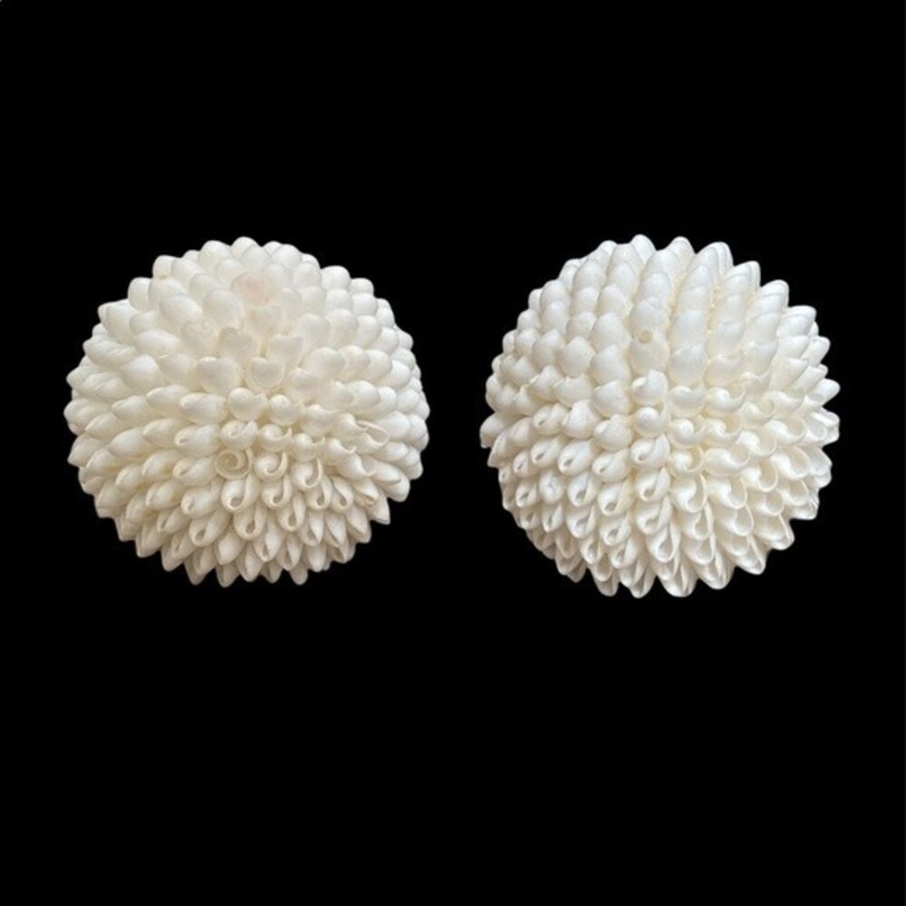 Collectible Decorative White Seashell 2/ Balls Natural Beach Stand